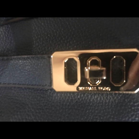 MICHAEL KORS KARSON LARGE NAVY SATCHEL LEATHER HANDBAG AND Wallet - Picture 6 of 7